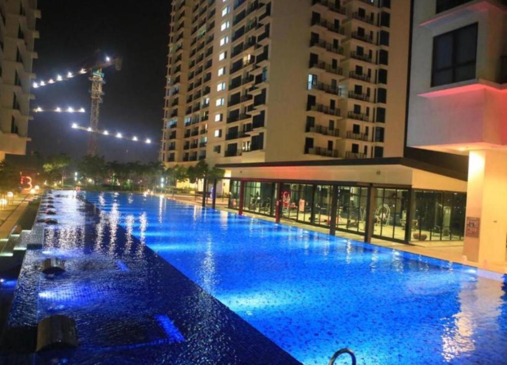 A 1-4 Pax Cozy Studio Tv Box Pool 100Mps Wifi 3 Bed Trefoil Setia Alam Extérieur photo