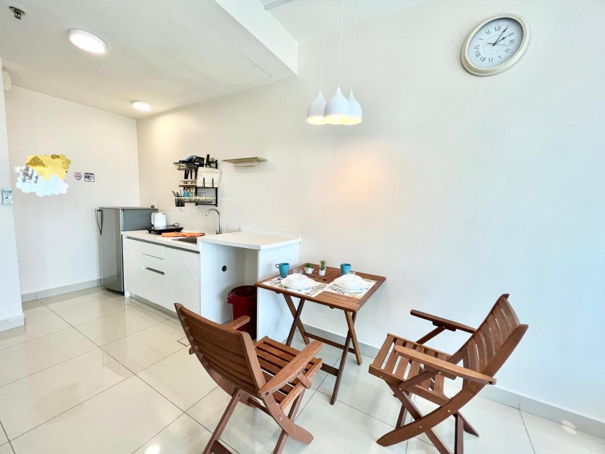 A 1-4 Pax Cozy Studio Tv Box Pool 100Mps Wifi 3 Bed Trefoil Setia Alam Extérieur photo
