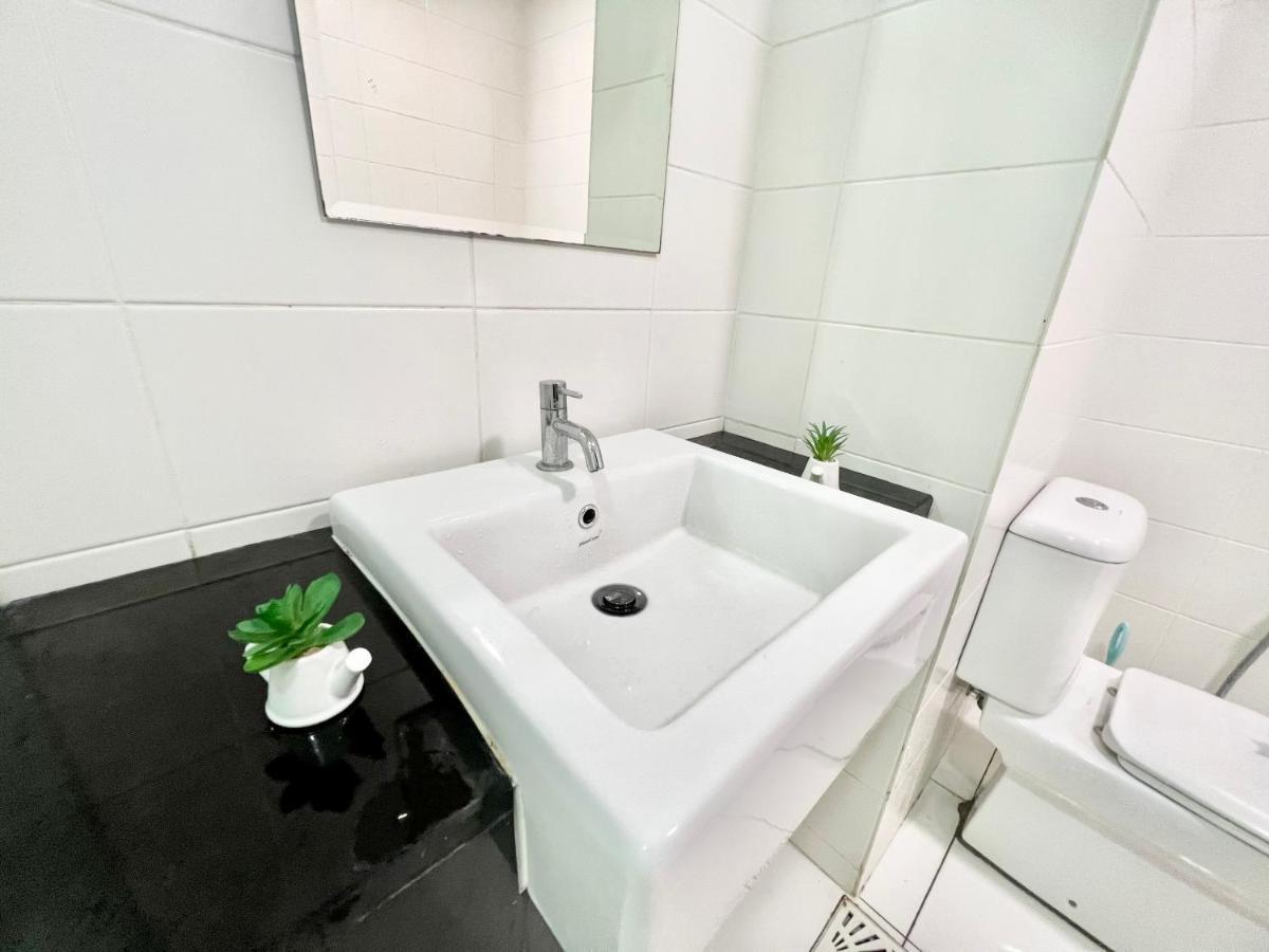A 1-4 Pax Cozy Studio Tv Box Pool 100Mps Wifi 3 Bed Trefoil Setia Alam Extérieur photo